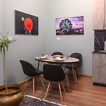 The Place4 Downtown Nest Apartment